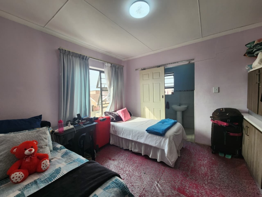 4 Bedroom Property for Sale in Levallia Western Cape